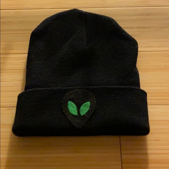 jahnibunny Accessories - 👽 BEANIE (handmade)
